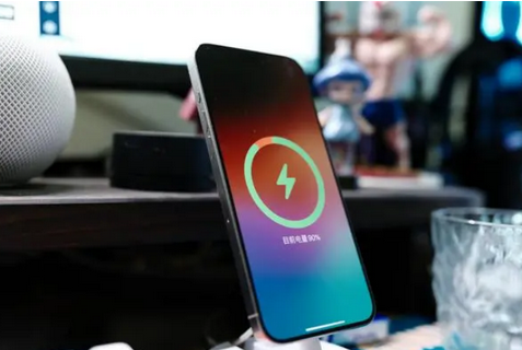 武穴苹果15换屏服务分享用什么充电器给iPhone15充电更好 